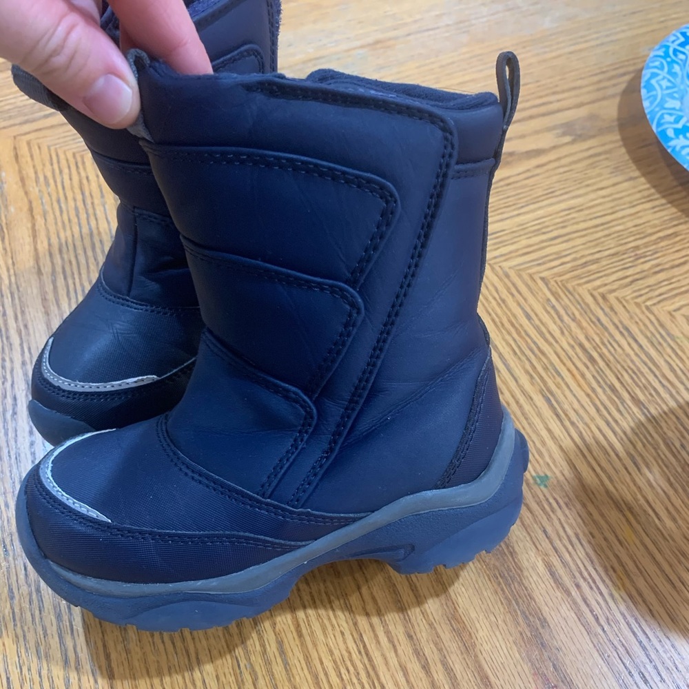 EDDIE BAUER SNOW BOOTS